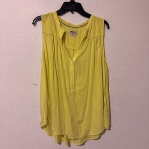 HOLDING HORSES Lemon Sleeveless Top